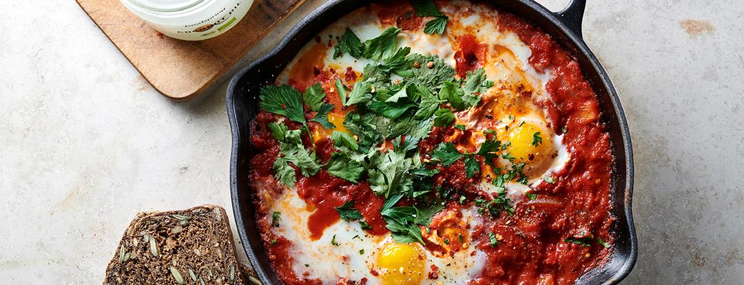 Savoury eggs in tomato sauce