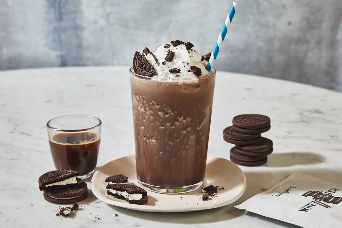 Frappè proteico ai biscotti e panna