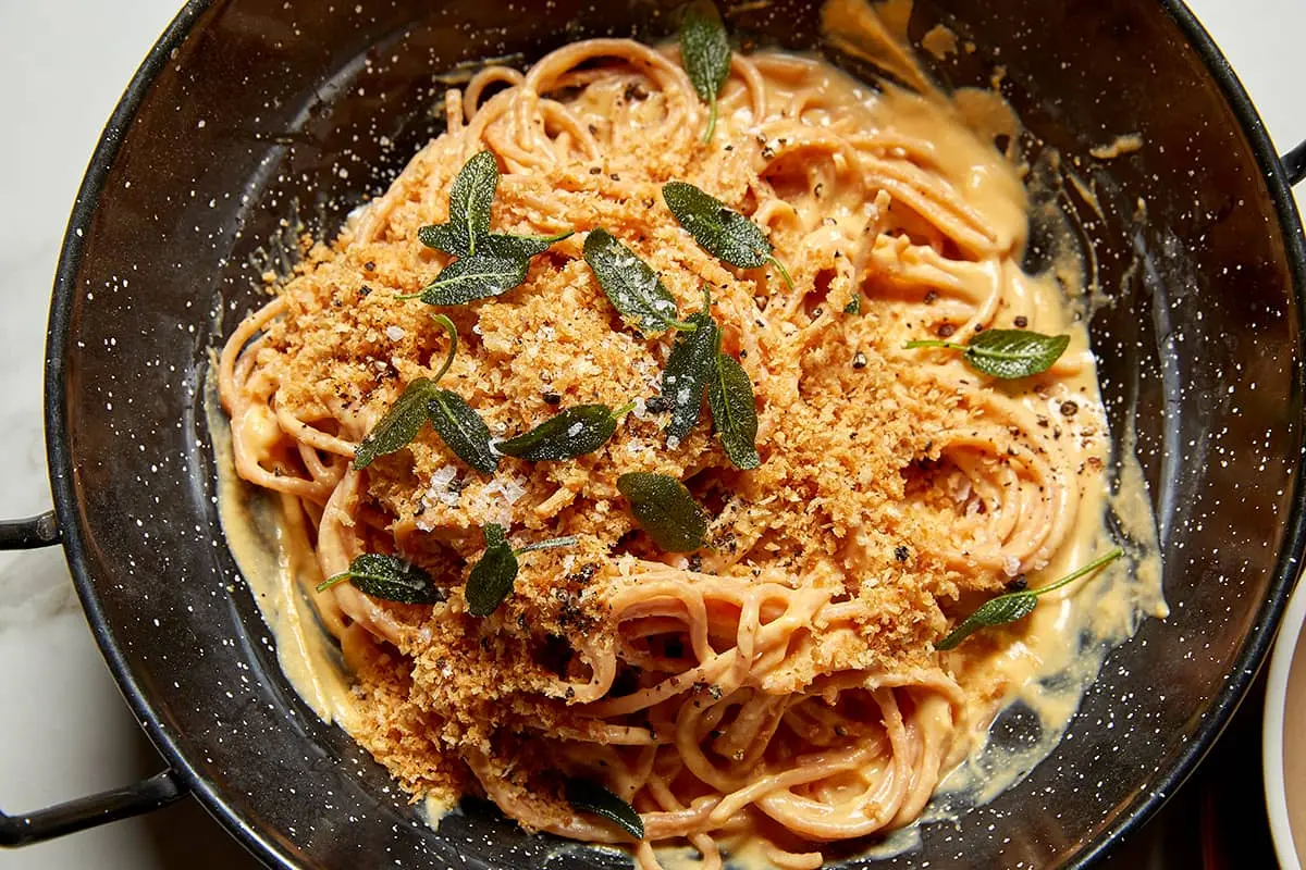 Pasta vegana cremosa alla zucca